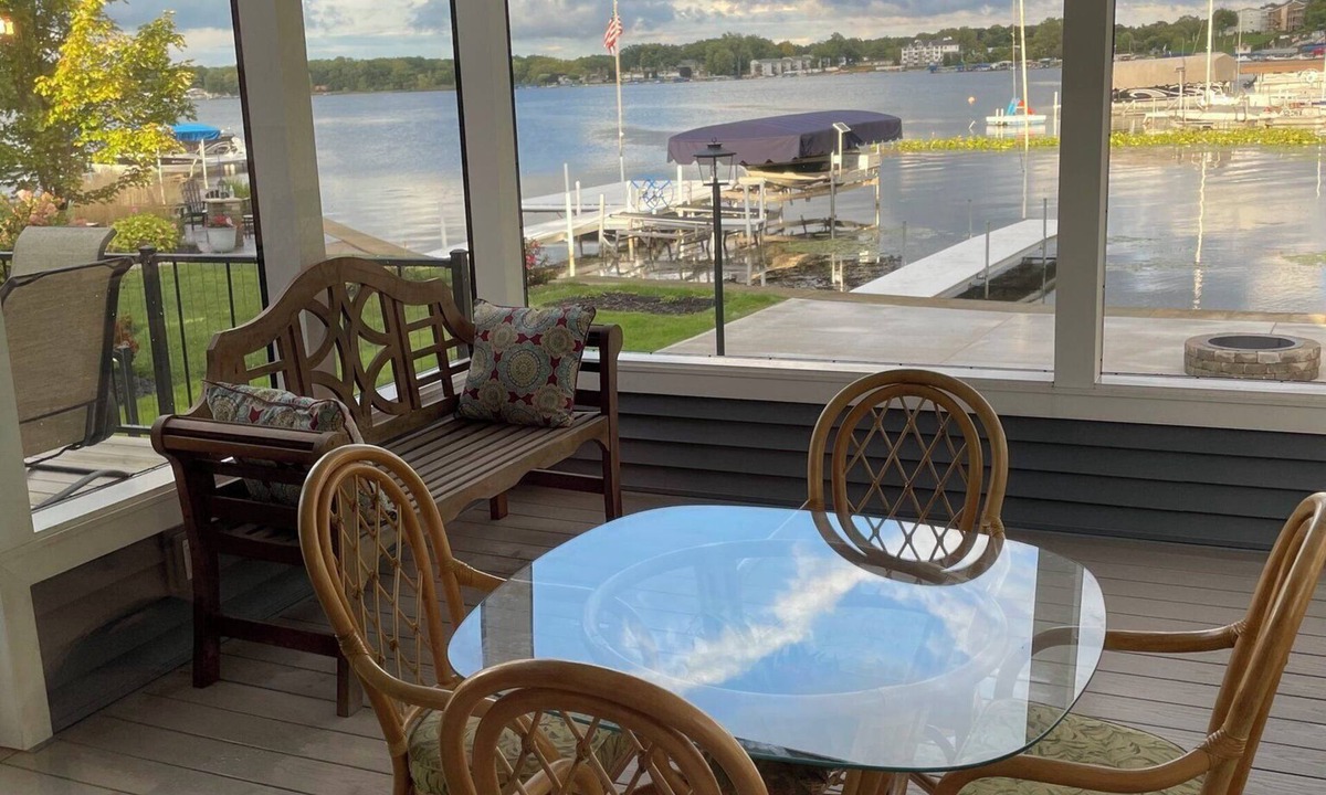 Syracuse House | 4-bedroom house on Lake Wawasee with a stunning, screened in porch!