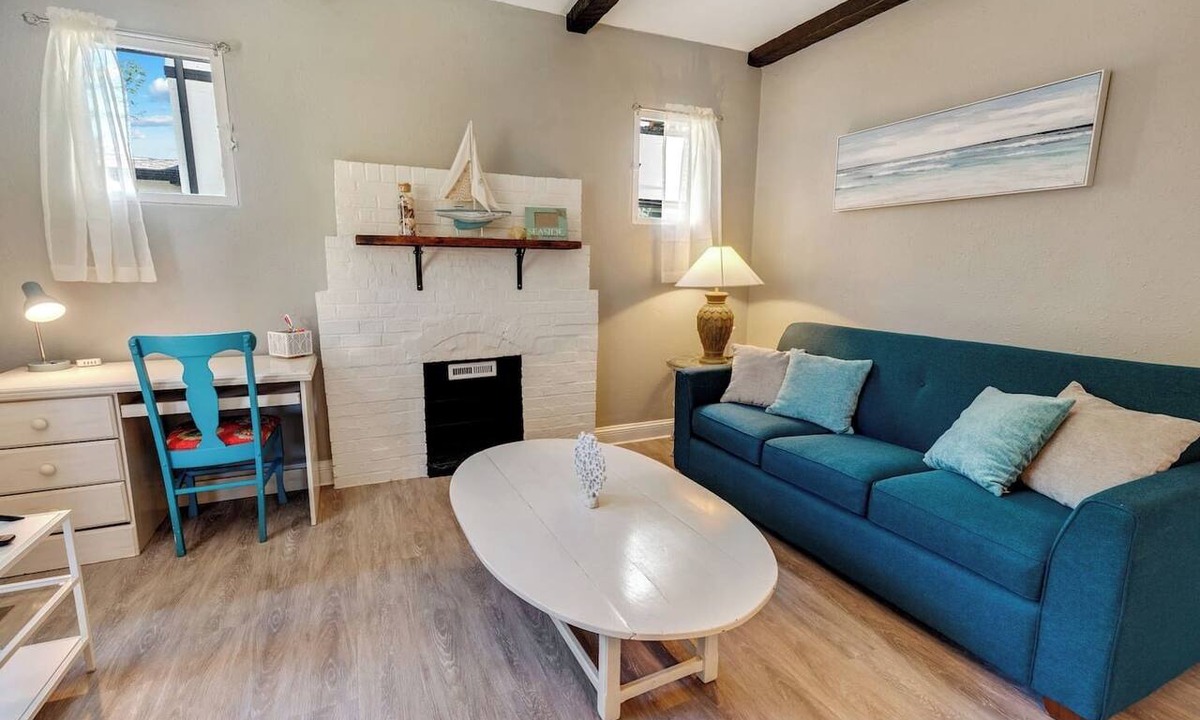 Cheesman Park Apartment | 94 WalkScore | King Bed | Capitol Hill Beachy Apt