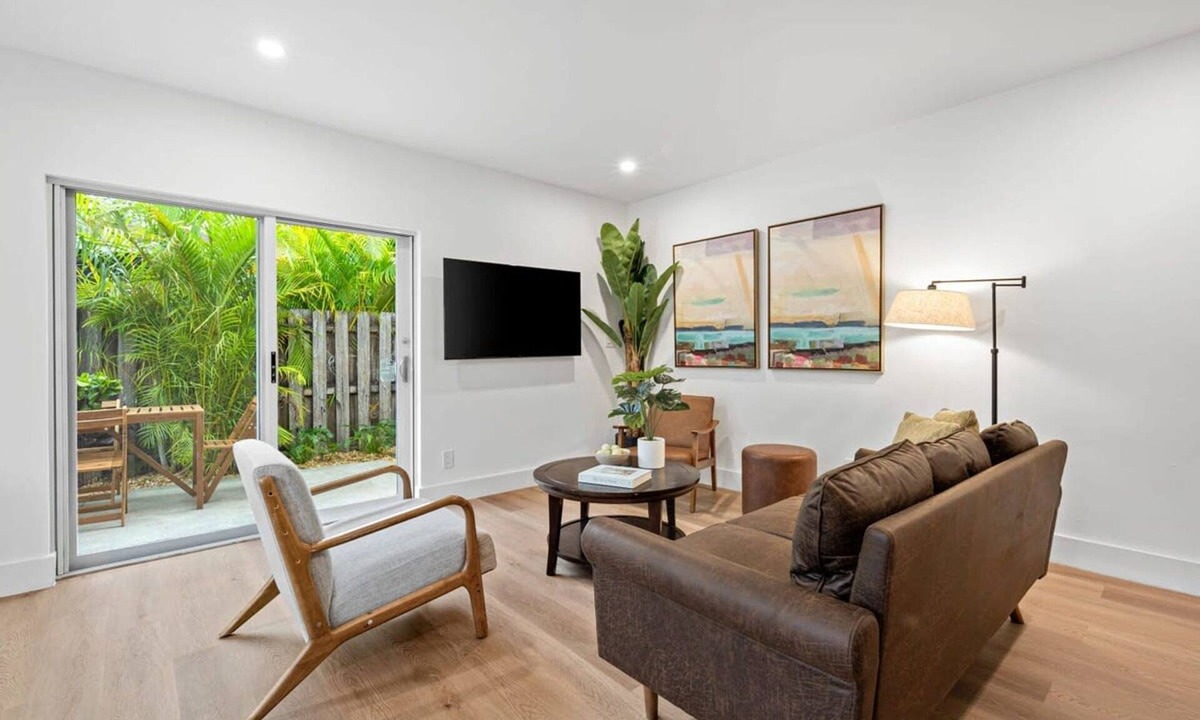 Sailboat Bend Apartment | Awesome 1BR Apartment Sailboat