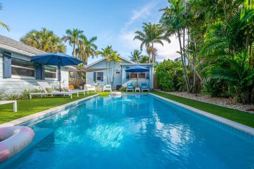 Flamingo Parks House | Blue Water Bungalow - Chic Palm Beach Vibes