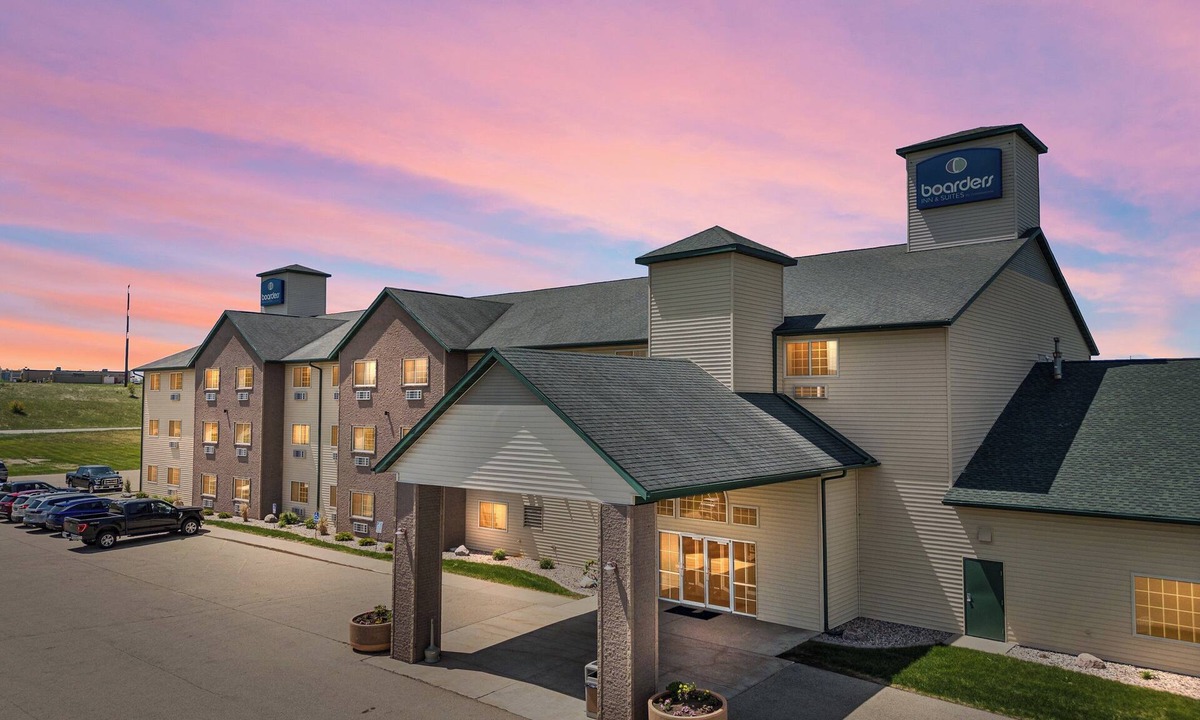 Shawano Hotel | Boarders Inn & Suites by Cobblestone Hotels - Shawano