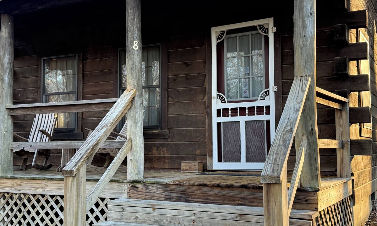 West Union Cabin | Cabin 8 Celebration - Includes a Homemade Country Breakfast!