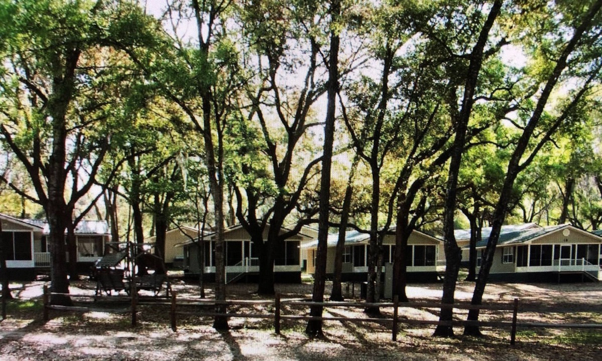 Salt Springs Cabin | Charming Cottage by the Lake!