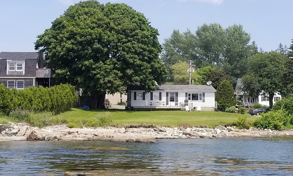 Port Clyde House | Direct waterfront home