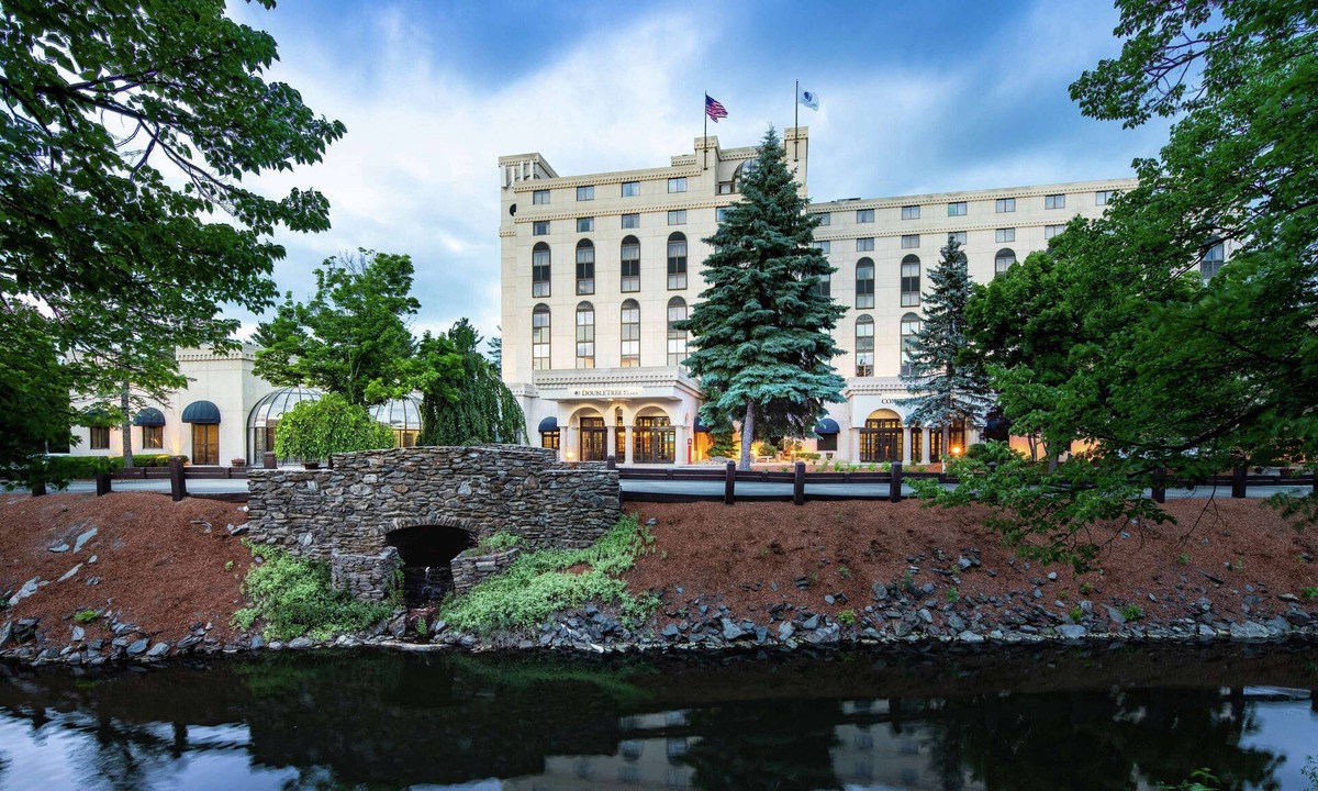 Nashua Hotel | DoubleTree by Hilton Nashua