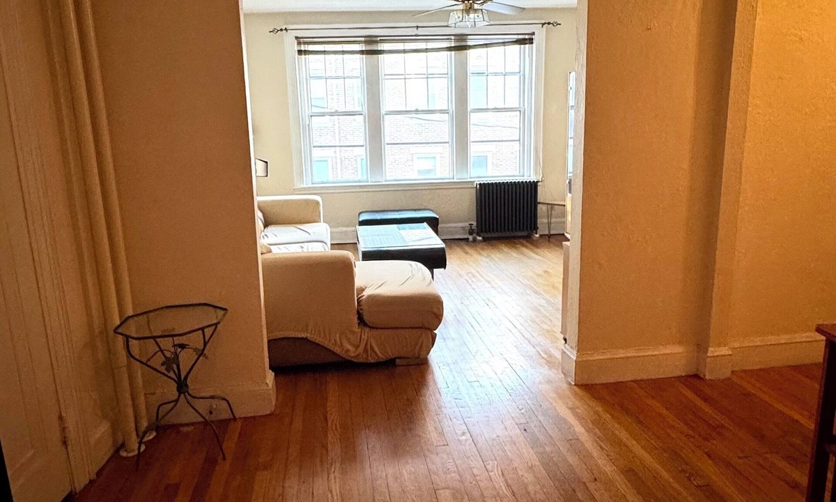 Cleveland Circle Apartment | Enchanting apartment with WiFi/furnished in vibrant Boston hood on the trains.