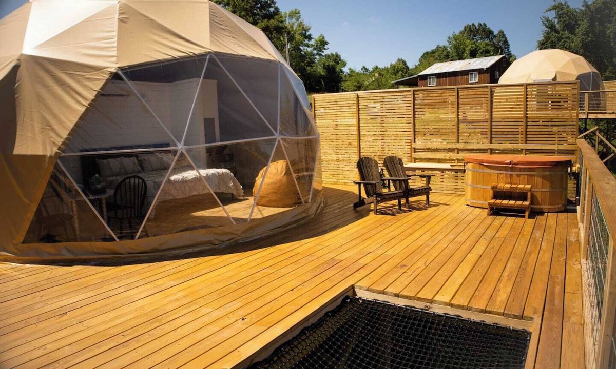 Eureka Springs Apartment | Fox Wood Luxury Dome, with Cedar Hot Tub on large deck, built-in deck hammock and mountain views! Only 15 minutes from downtown Eureka Springs and 7 minutes from Beaver Lake.