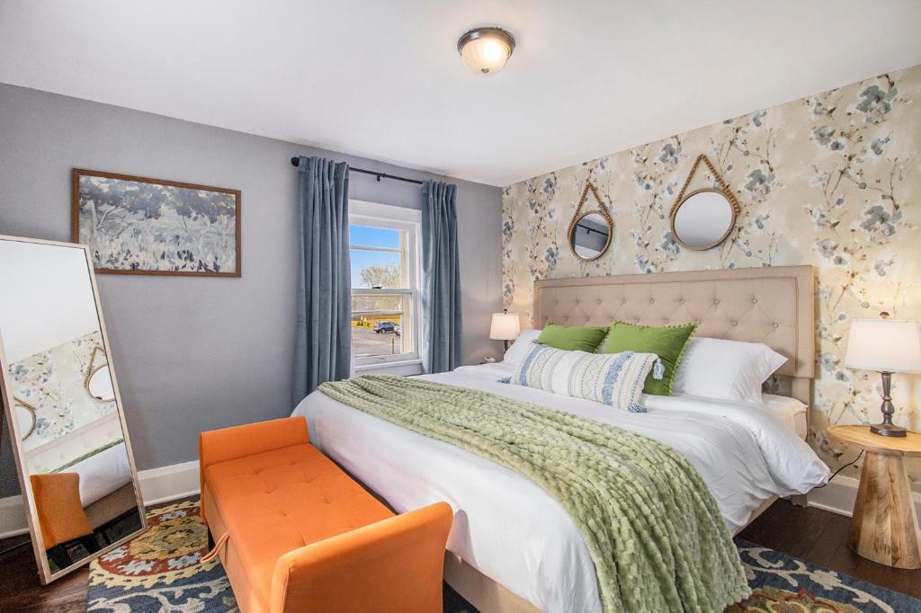 Northeast South Bend House | GAME DAY Haven- Sleeps 10, Near Notre Dame & DT!