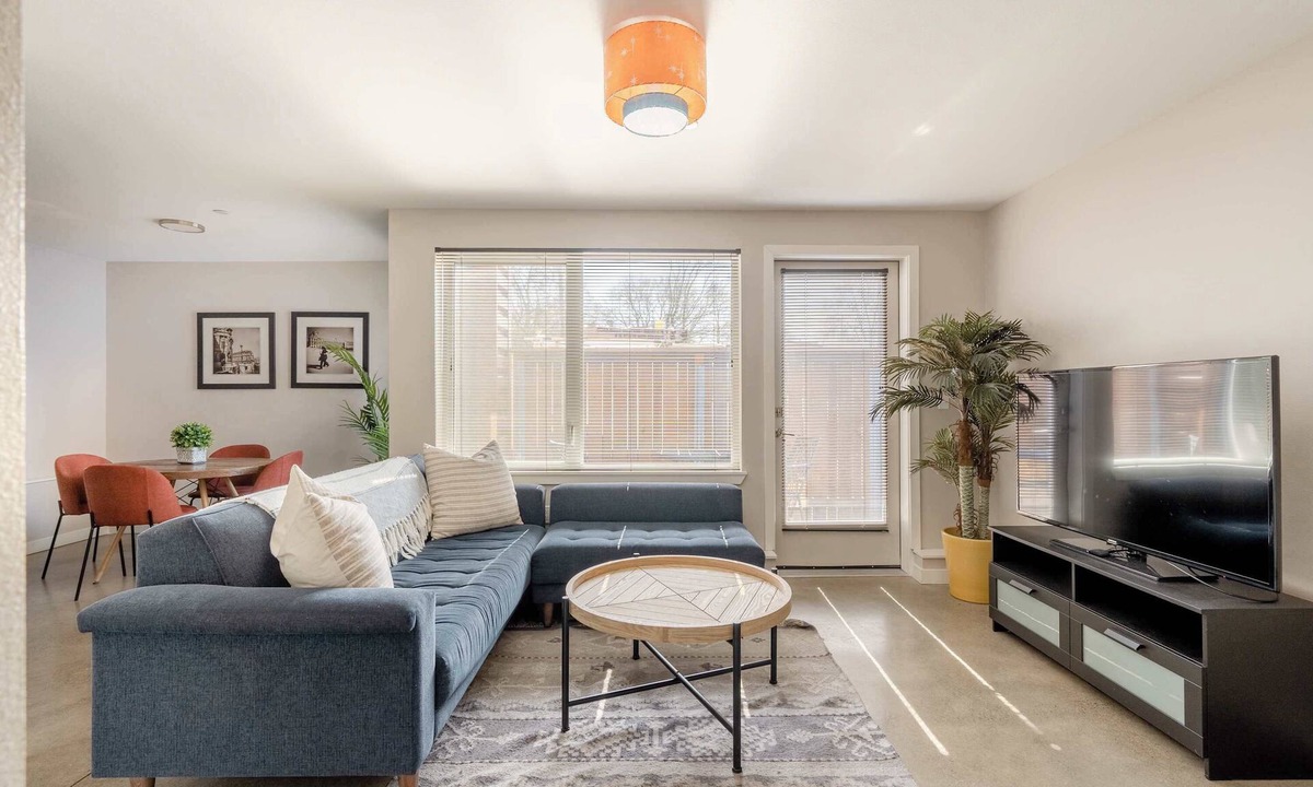 Belmont Apartment | Hip Area - Dining & Shops Nearby - 2BR - Sleeps 4