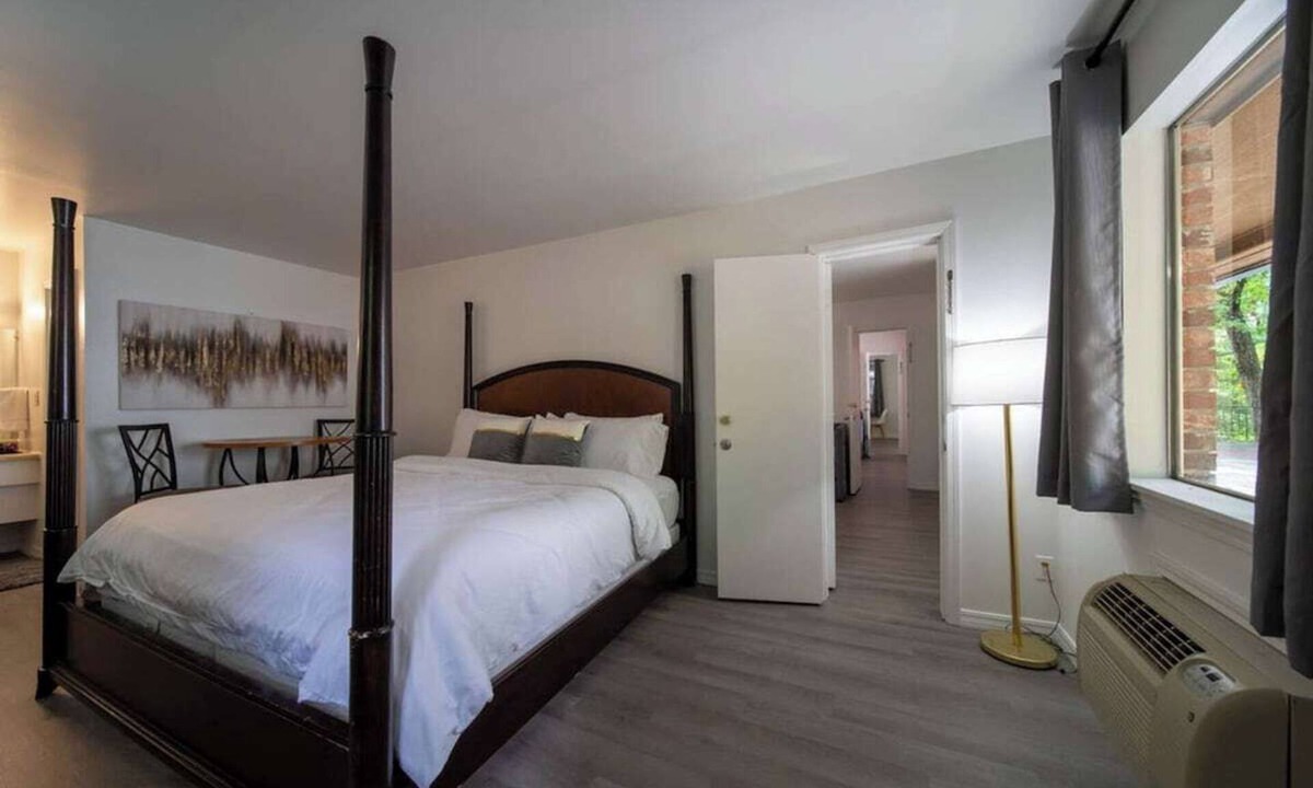 Eureka Springs Historic District Hotel | King Suite Room #14 at Glory Dayz!
