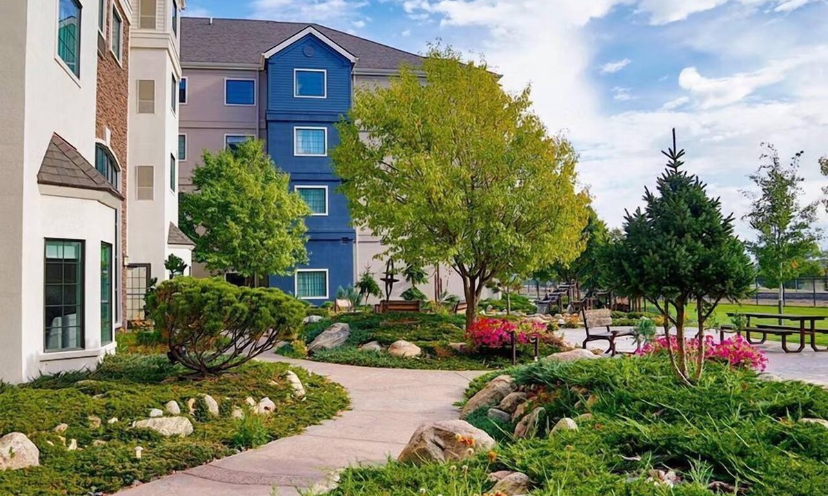 Great Falls Apartment | King Suite with Full Kitchen | Free Breakfast