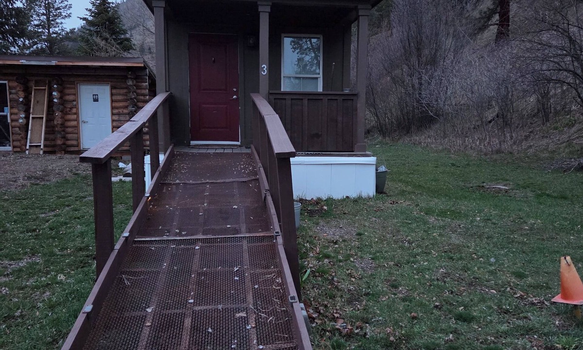 Clinton Cabin | L Diamond E Guest Cabin #3, Cozy 1 bedroom