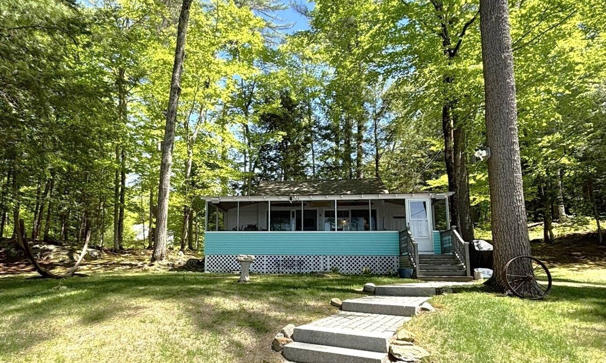 Franklin Cabin | Lakeside Bungalow with Sandy Beach!
