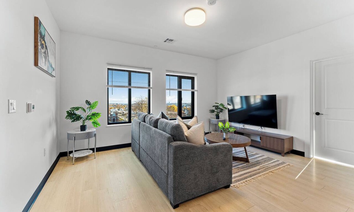 Everett Apartment | Luxury 2bd/2ba near Boston wi7j