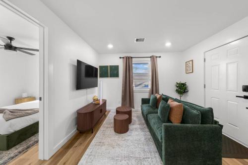 South Central Houston House | Near Bars, Eats, & Stadiums Close to UH/Downtown