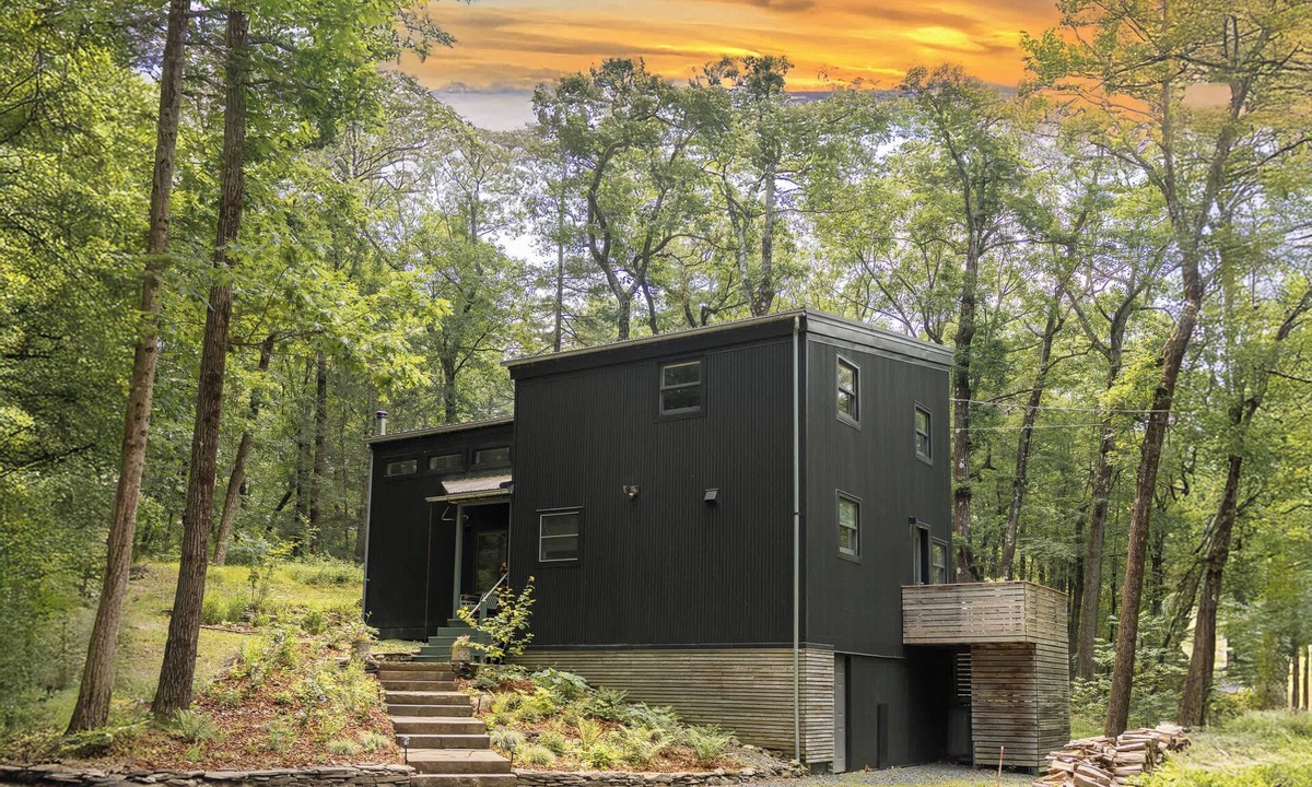 Chatham House | Nordic Cabin - Light-Filled & Spacious with Firepit