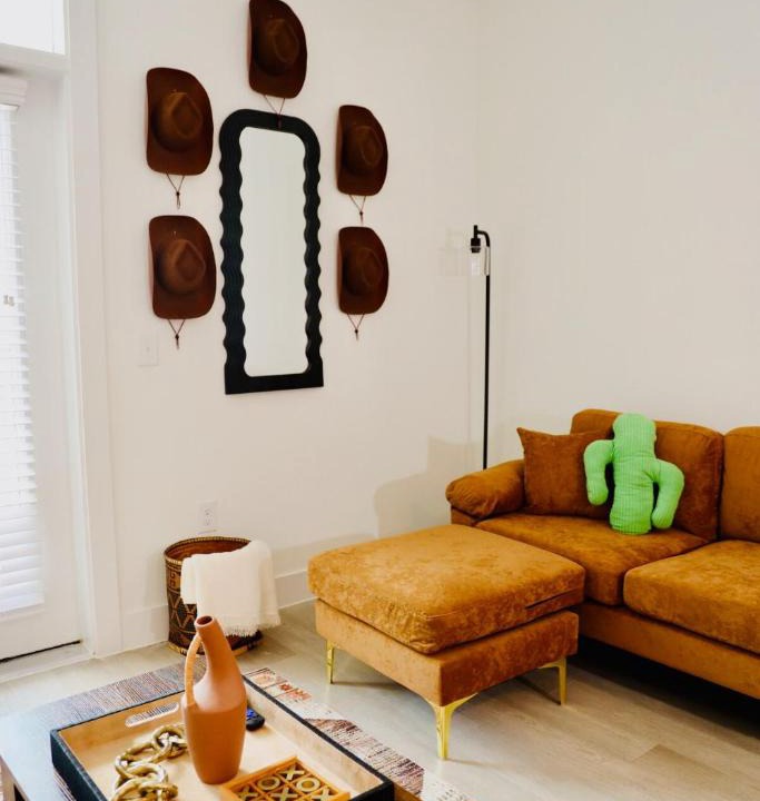McNeil Apartment | North Austin Gem - Minutes to Domain - WiFi - Pool