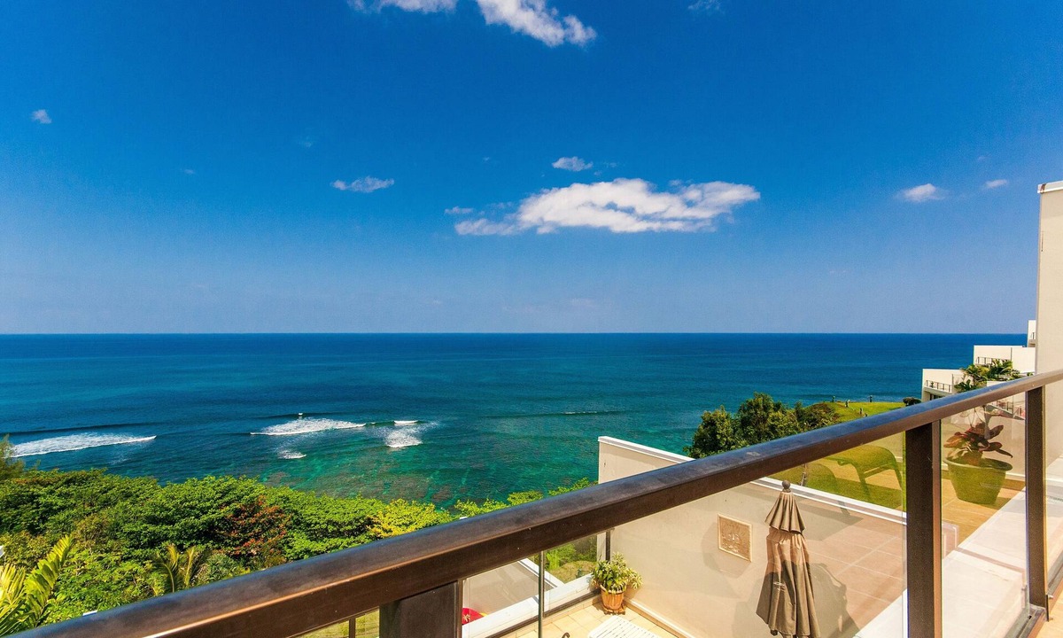 Princeville Condo | Oceanfront Luxury Penthouse Condo w/AC in north shore’s premier property