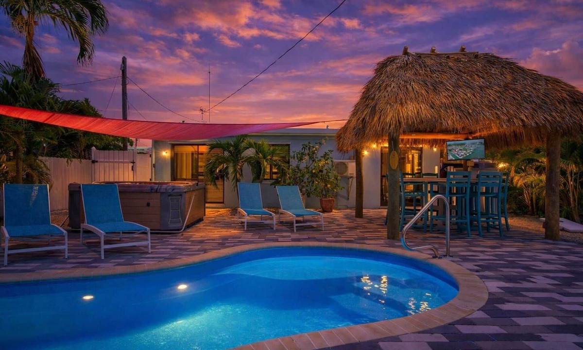 Little Venice House | Pool, Spa, 50’ Dock, Game Room & Tiki Hut!