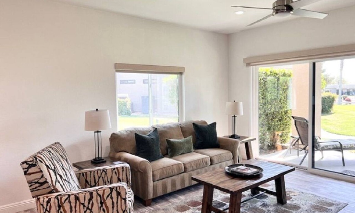 Palm Springs Condo | PRISTINE POOLSIDE GETAWAY