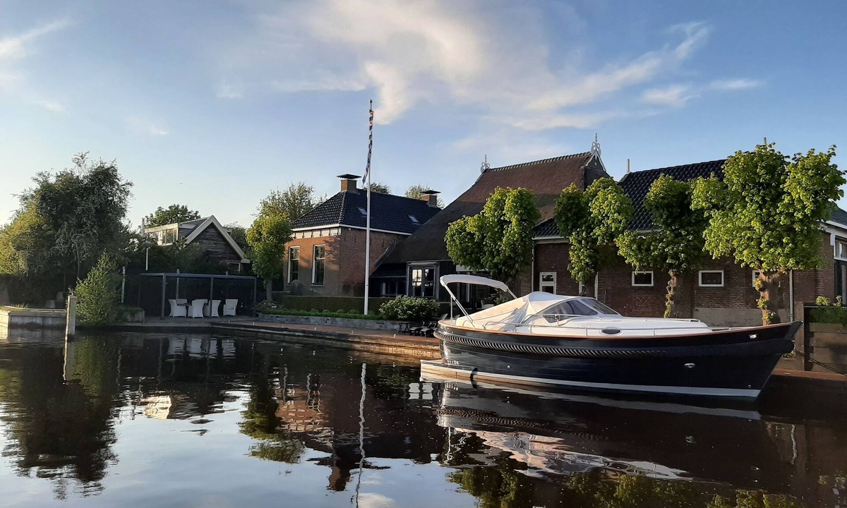 Oostermeer House | PUUR Eastermar Authentic and luxurious coach house in a monumental farm