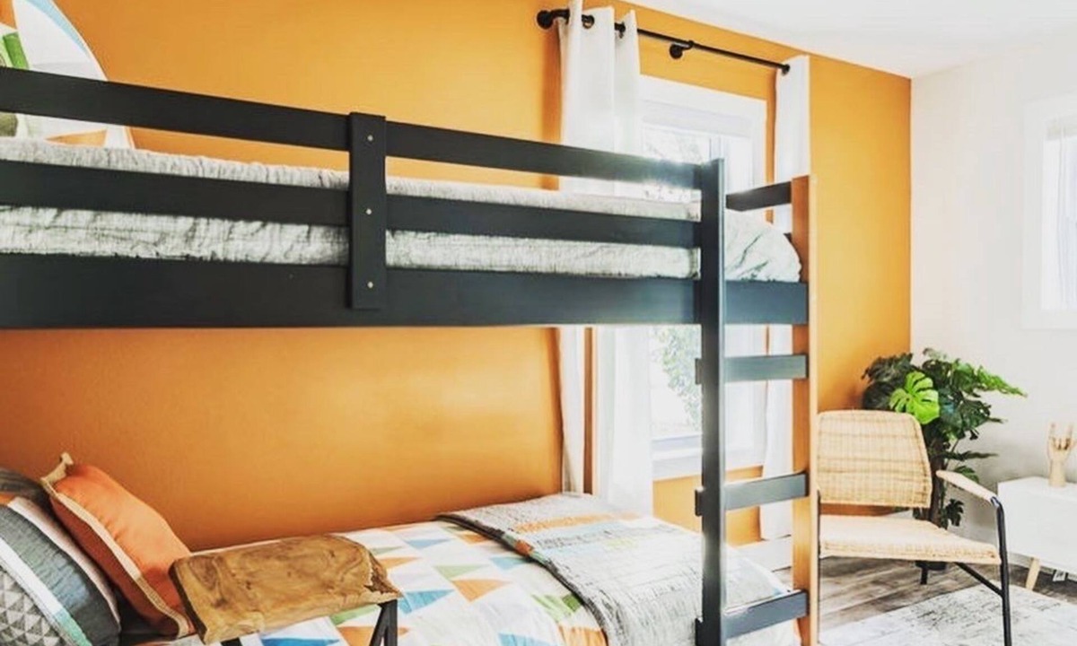 Downtown House | Short bike or walk to Downtown Bentonville Square & The Momentary!