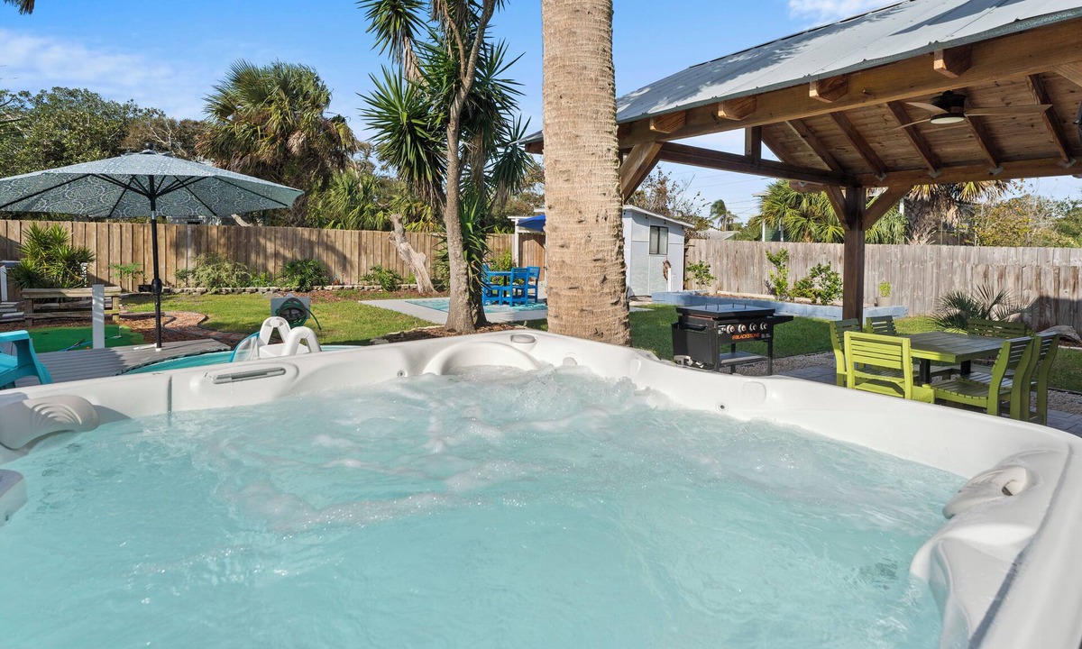 Crescent Beach Cottage | St. Augustine 3-bed, Walk to Beach, Pool, Hot Tub, Tiki & Golf Green