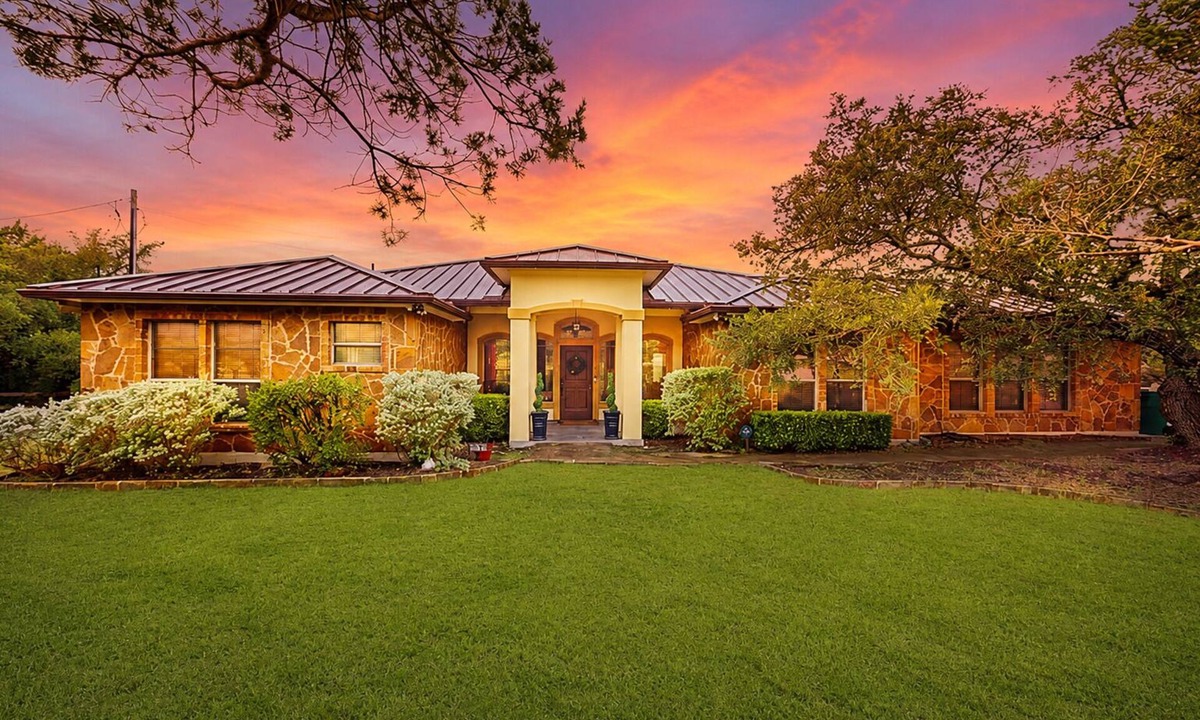 Dripping Springs House | Stargazers' dream home on 1.5 acres w/telescope-near wineries-Dogs ok