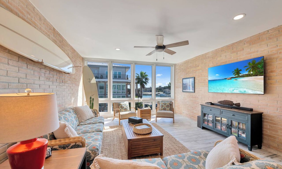 Port Aransas Condo | This spacious, updated upscale condo is located within walking distance to Port
