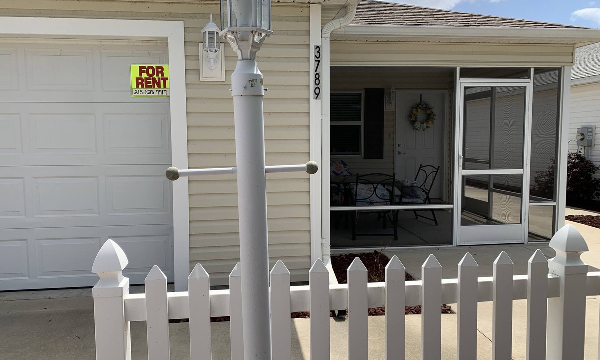 The Villages House | VILLA W 4 PERSON GOLF CART 1M TO BROWNWOOD SQ-NO XTRA GUEST FEES. ACTIVE HOSTS