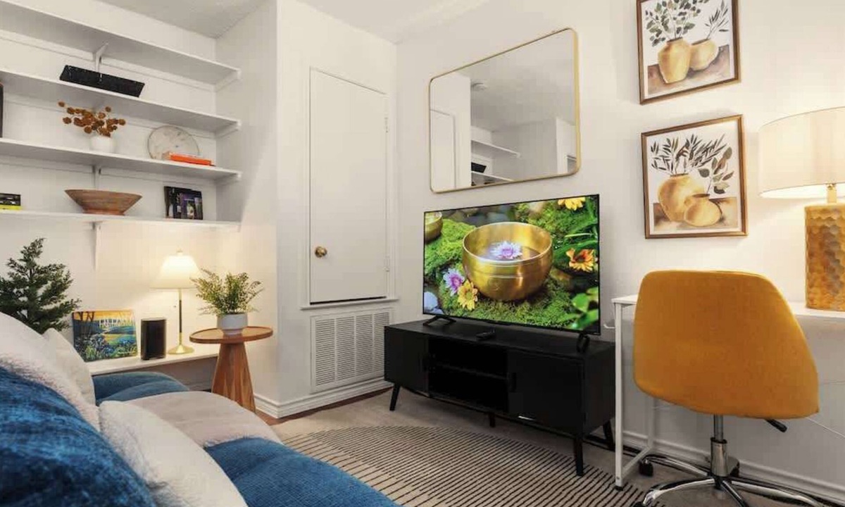 West Campus Apartment | Walk to UT Austin - 6 Min to Downtown