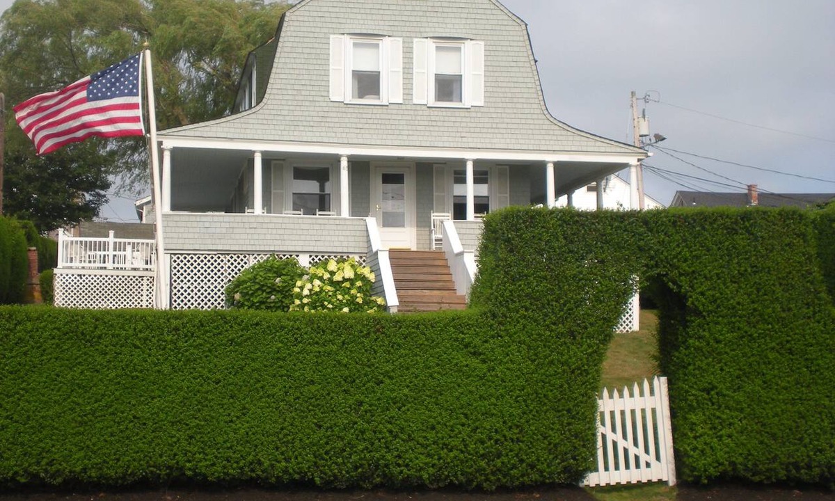 Newport House | Water View 6-Bedroom Colonial, Hedgegate of Newport, Perfect for Large Groups