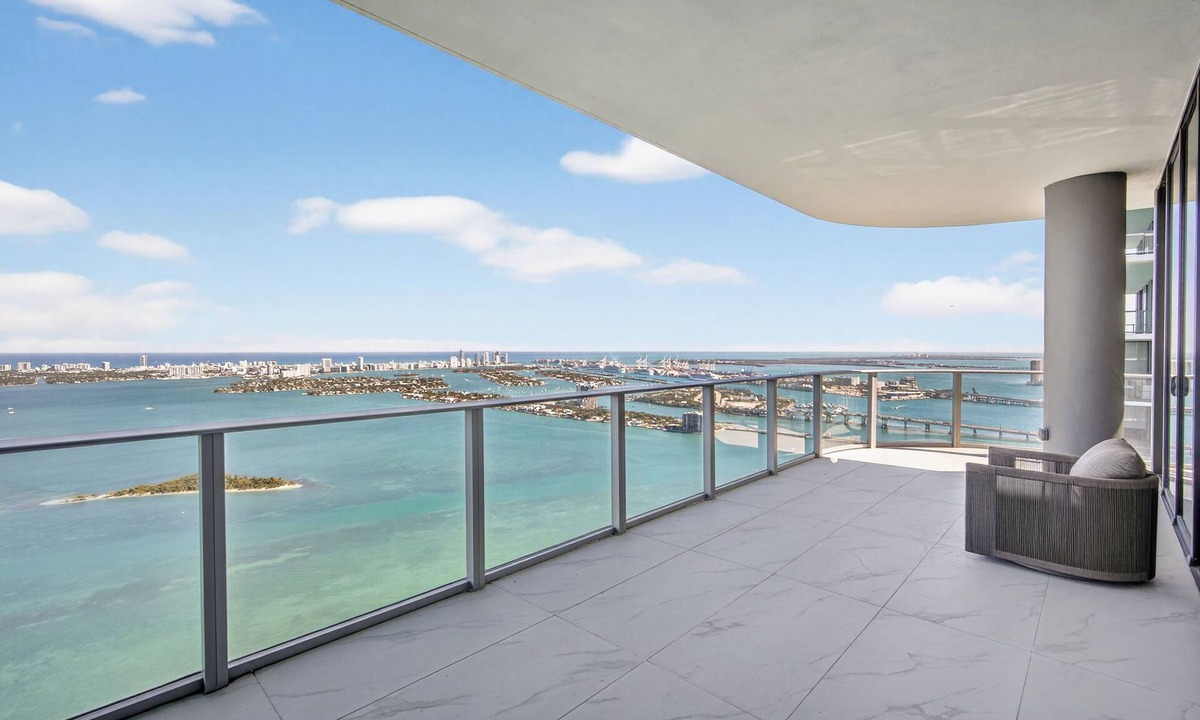 Midtown Apartment | Waterfront Opulent Sky Penthouse - Aria Reserve