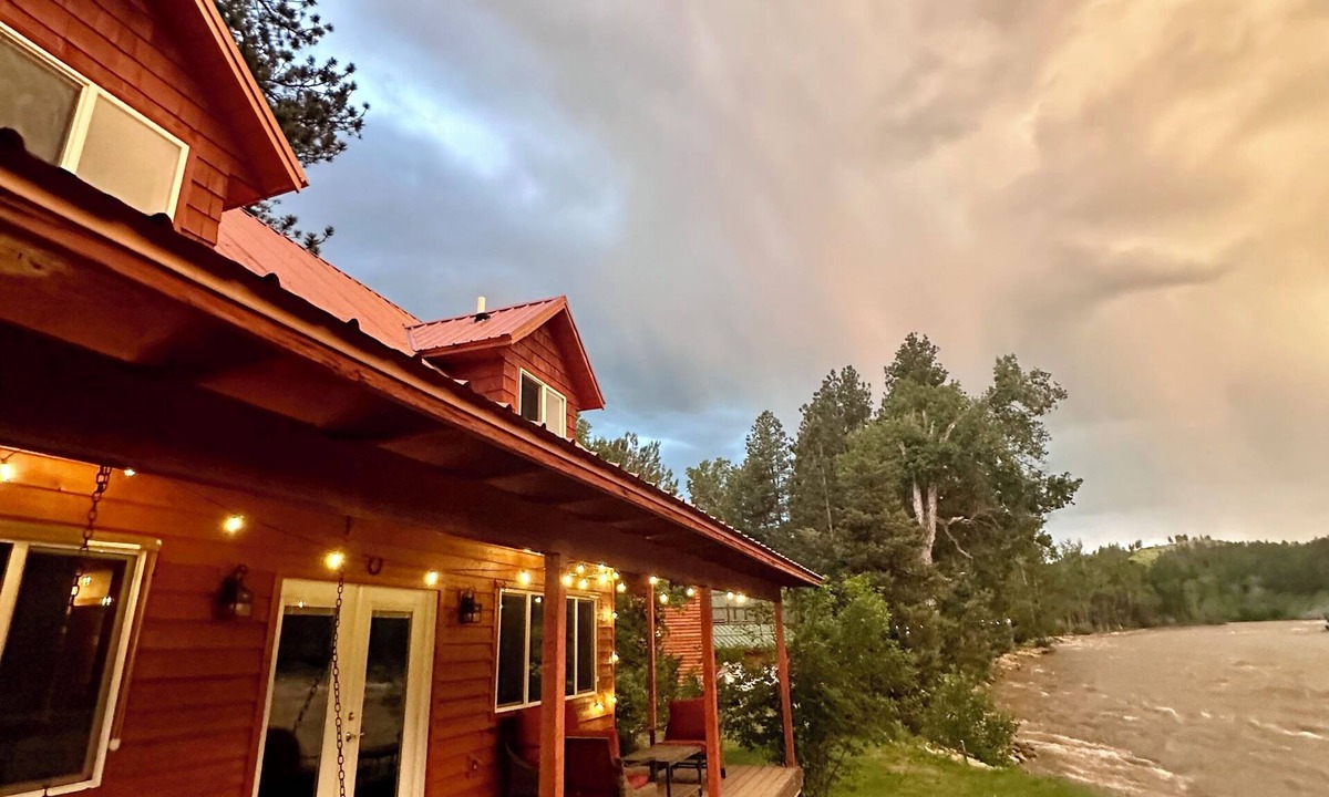 Columbus Cabin | Where The Wild Things Are- Blue Ribbon Fly Fishing Cabin & No Lift Line Skiing