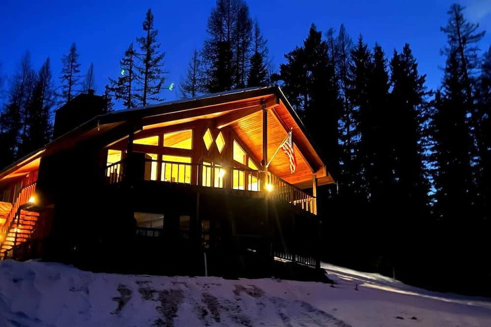 Marion Cabin | Wilderness Retreat in Montana: Luxurious Mountain Glamping Experience on Lake McGregor
