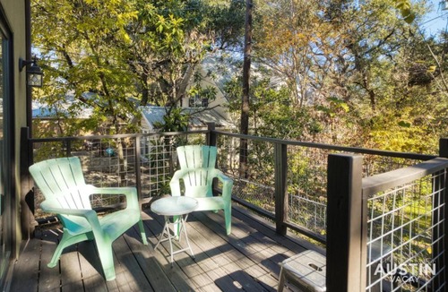 South Lamar Apartment | 2 Miles to DT Updated Pet-Friendly Home for Four
