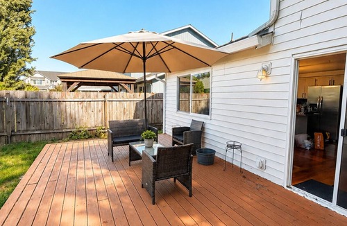 Mill Plain House | 4 BD, Pet Friendly - Modern chic beautiful, fenced yard