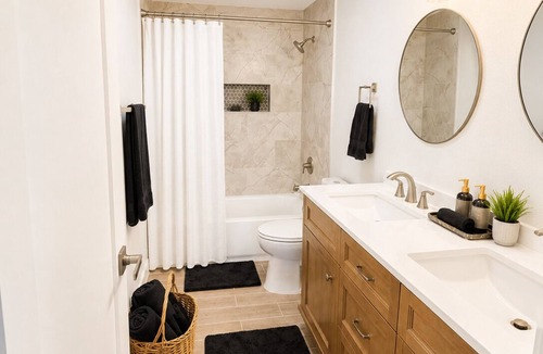 Mill Plain House | 4 BD, Pet Friendly - Modern chic beautiful, fenced yard