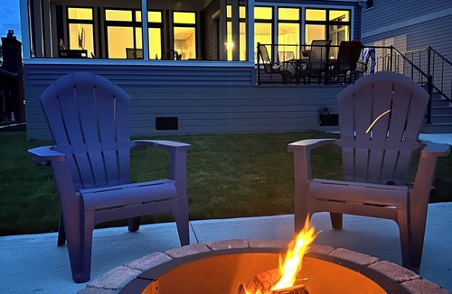 Syracuse House | 4-bedroom house on Lake Wawasee with a stunning, screened in porch!