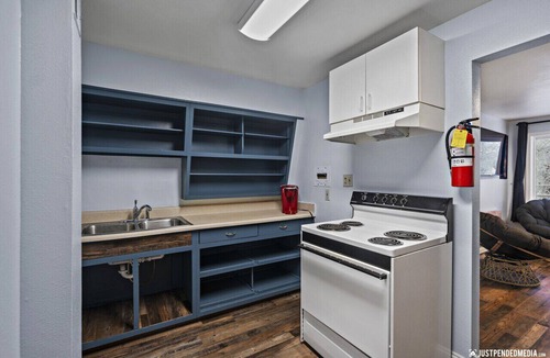North Star Apartment | 5 Min walk to restaurants/cafes, 8 min drive to airport, 10 min walk to trails.
