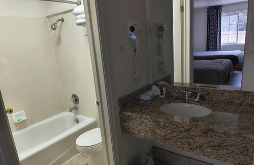 Sunset Hotel | Ameri-Stay Inn & Suites