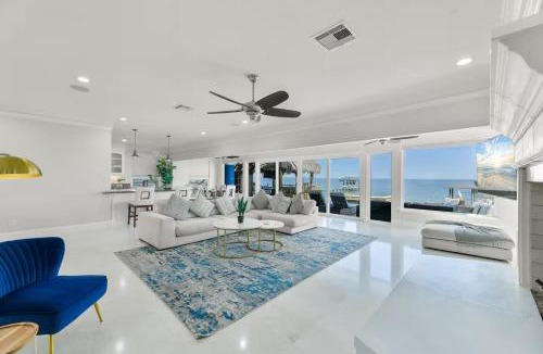 Clear Lake Shores House | Bayfront Luxury House with Pool