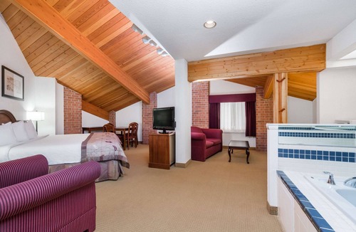 Marshfield Hotel | Baymont by Wyndham Marshfield