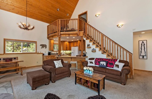Boulder Bay Cabin | Beautiful Boulder Bay Setting & Lake Views! Game Room! HOT TUB!