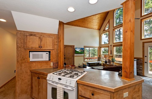 Boulder Bay Cabin | Beautiful Boulder Bay Setting & Lake Views! Game Room! HOT TUB!