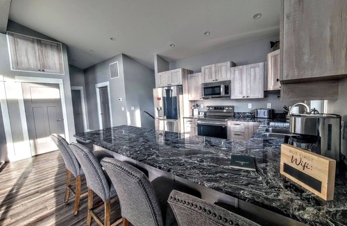 Wolf Creek House | BEAUTIFUL NEW home with THE BEST VIEWS OF THE MISSOURI RIVER
