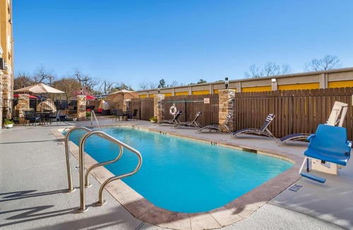 Lake Jackson Hotel | Best Western Plus Lake Jackson Inn & Suites