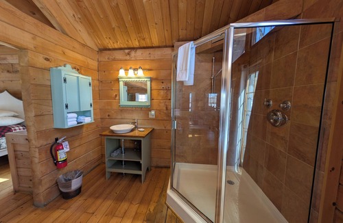 West Union Cabin | Cabin 8 Celebration - Includes a Homemade Country Breakfast!