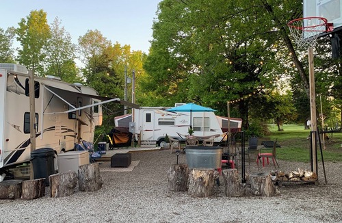 Milford House | Cedar Hills Camping Paradise located in charming Mount Olivet KY Sleeps up to 12