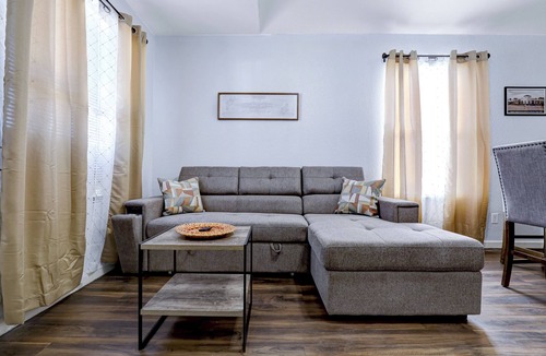 North San Antonio - SAT Apartment | Charming 2-bedroom apartment with WiFi and AC in delightful San Antonio